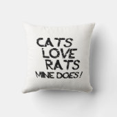 猫はネズミが大好き。私の方が良い。 クッション (裏面)