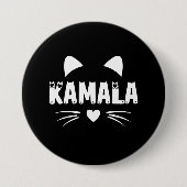 猫はハリスと共に2024 缶バッジ (正面)