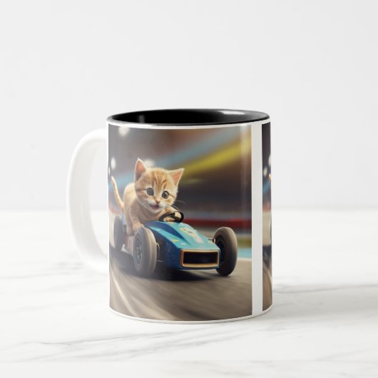 猫はブルーレーシングカー2024を運転する ツートーンマグカップ (正面左)