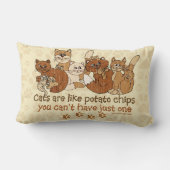 猫はポテトチップのグランジな版のようです ランバークッション (裏面)