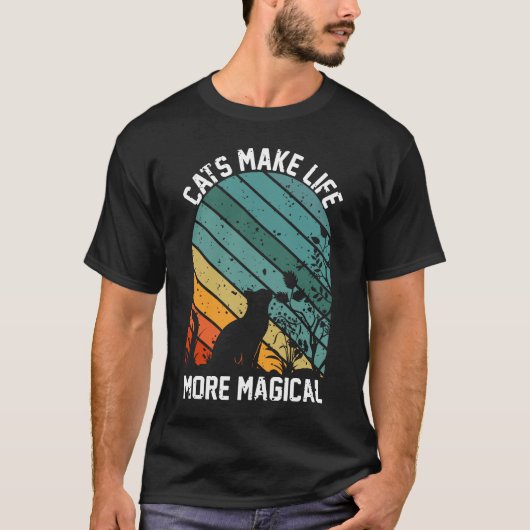 猫は人生をより魔法のように変える Tシャツ (正面)