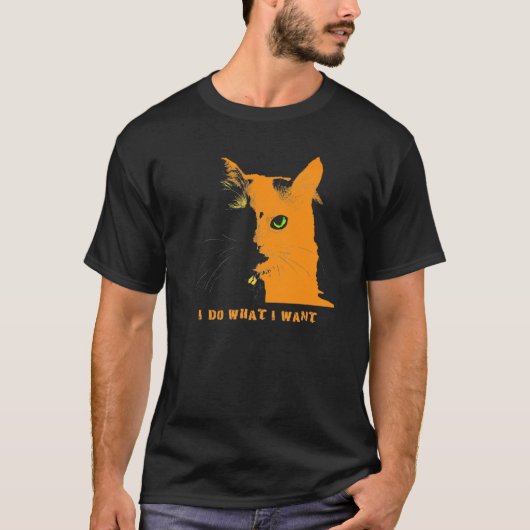 猫は好きなことをする Tシャツ (正面)