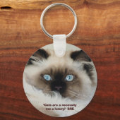 「猫は必需品だ」 鍵鎖 キーホルダー (正面)