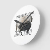 猫は惨めでおもしろい:-)ミーム ラウンド壁時計 (傾斜)