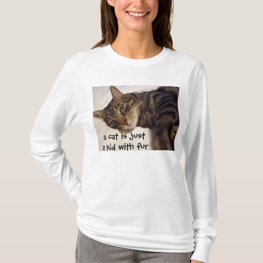 猫は毛皮を持つちょうど子供です Tシャツ (正面)