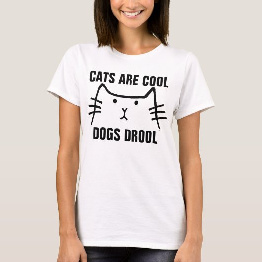 猫は犬カッコいいのTシャツとフード付だおもしろい。 Tシャツ (正面)