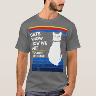 猫は自分たちが感じいないのを知って気にいる Tシャツ