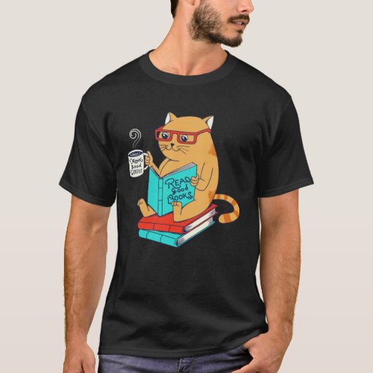 猫は良いコーヒーを飲んで良い本を読む 楽しい Tシャツ (正面)