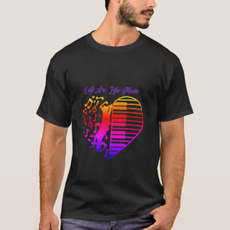 猫は音楽のよう: 五線譜とギターのターコイズブルー Tシャツ
