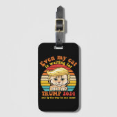 猫も2024年のトランプのアパレルを待っている ラゲッジタグ (正面縦)