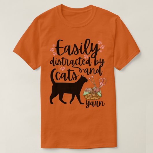 猫やヤーンに気を取られやすい Tシャツ (デザイン正面)
