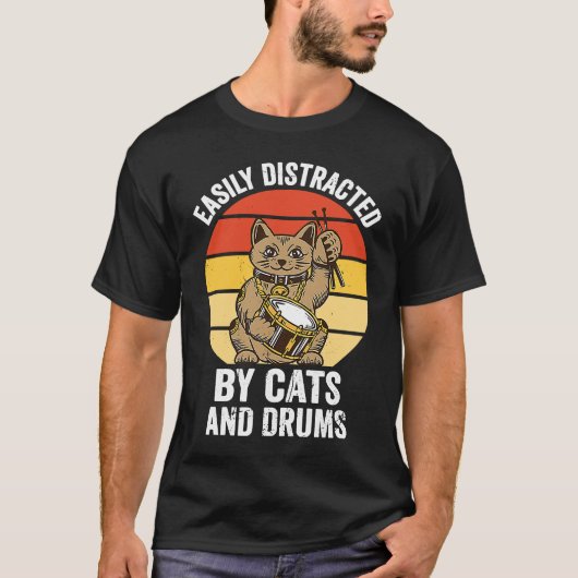 猫や太鼓のドラマーに気を取られる Tシャツ (正面)