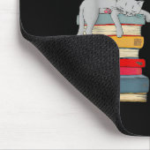 猫や本に心を奪われやすい |おもしろい猫 マウスパッド (コーナー)