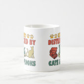 猫や本に気を取られる コーヒーマグカップ (中央)