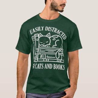猫や本の猫や本に気を取られやすい Tシャツ