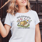 猫や本のTシャツに気を取られる Tシャツ