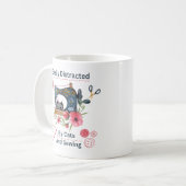 猫や裁縫の愛人に気を取られる コーヒーマグカップ (正面左)