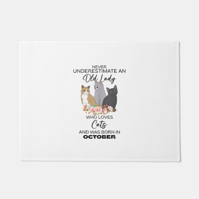 猫を愛する老婦人を決して過小評価しない ドアマット (正面)