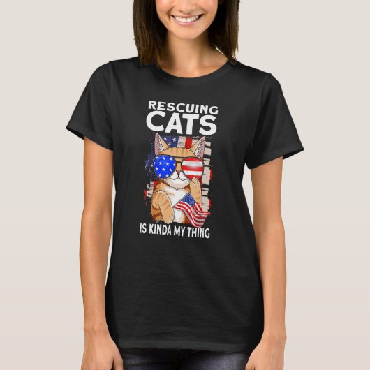 猫を救うのは私の興すアメリカ国旗の救助猫 Tシャツ (正面)