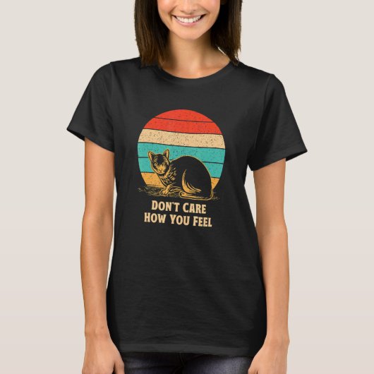 猫を気に内向きに1 Tシャツ (正面)