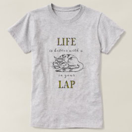 猫を膝に乗せると命が縮まる Tシャツ