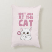 猫を見るなおもしろい白猫 アクセントクッション (裏面(縦))