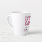 猫を見るなおもしろい白猫 カフェラテマグ (左アングル)