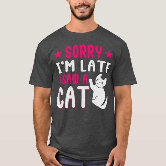 猫を見るのが遅くなってごめんなさい Tシャツ (正面)