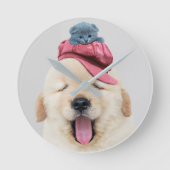 猫を頭に乗せたかわいいフワフワの犬 ラウンド壁時計 (正面)
