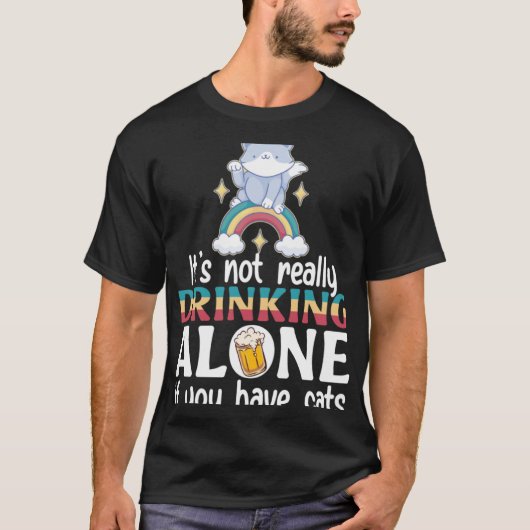 猫を飼っている人は一人で飲むこもしとは全く違う Tシャツ (正面)