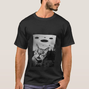 猫エイリアンの侵入UFOsおもしろい Weirdcore美学 Tシャツ