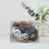 猫オンファッショナブルなミニソファ ポストカード (スタンド正面)