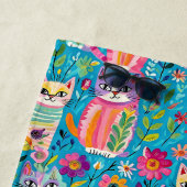 猫カラフルと花がお洒落幸せ ビーチタオル (インサイチュ)
