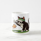 猫ゴルファーがウォーターハザードで釣り コーヒーマグカップ (中央)