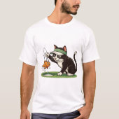 猫ゴルファーがウォーターハザードで釣り Tシャツ (正面)