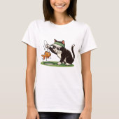 猫ゴルファーがウォーターハザードで釣り Tシャツ (正面)