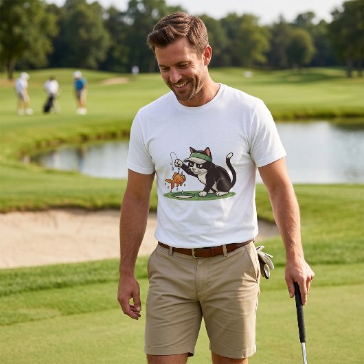 猫ゴルファーがウォーターハザードで釣り Tシャツ