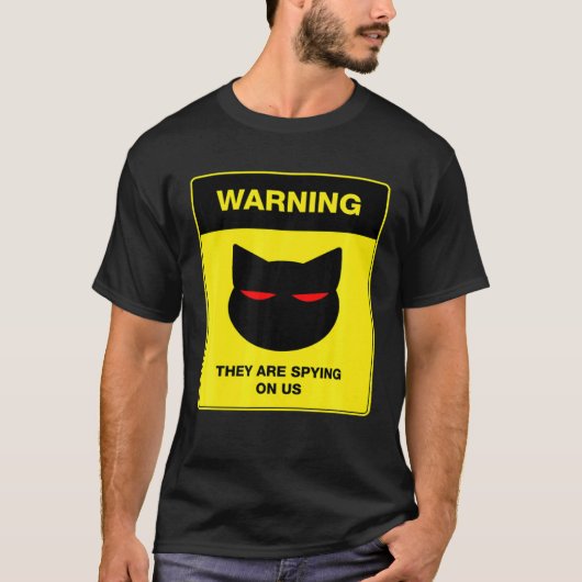 猫スパイ警告サイン Tシャツ (正面)