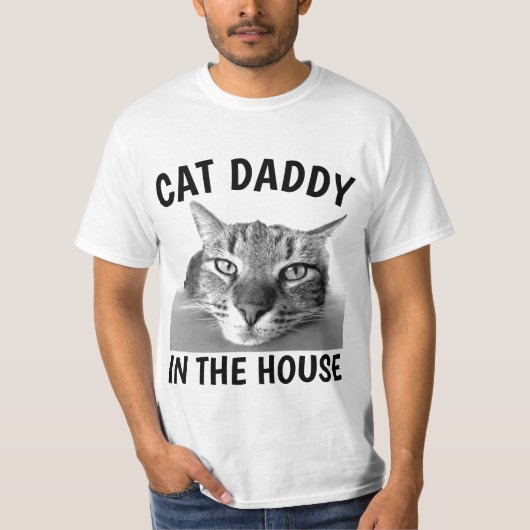 猫パパダディーインザおもしろいハウスTシャツ Tシャツ (正面)
