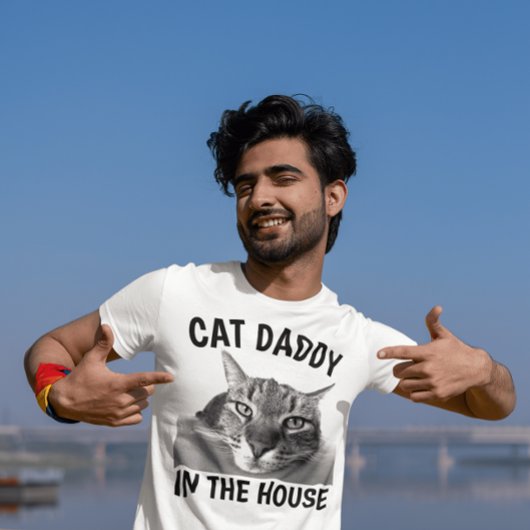 猫パパダディーインザおもしろいハウスTシャツ Tシャツ
