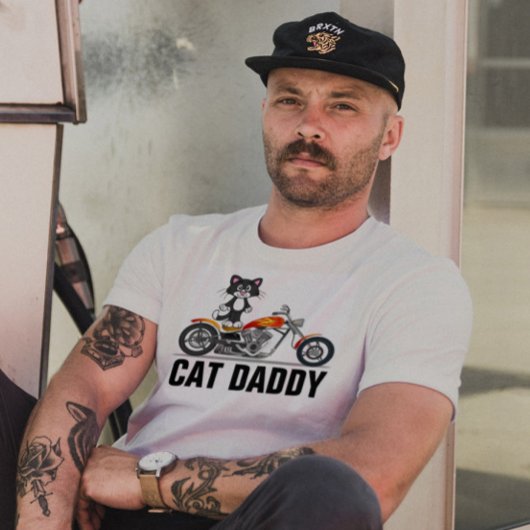 猫パパバイクもしくは自転車に乗る人Tシャツ、バイクTシャツ Tシャツ