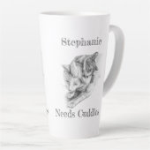 猫パーソナライズされたが抱き締める カフェラテマグ (右アングル)