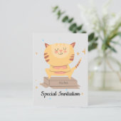 猫パーソナライズされたとヨガ好きのかわいいヨガ猫 インビテーションポストカード (スタンド正面)