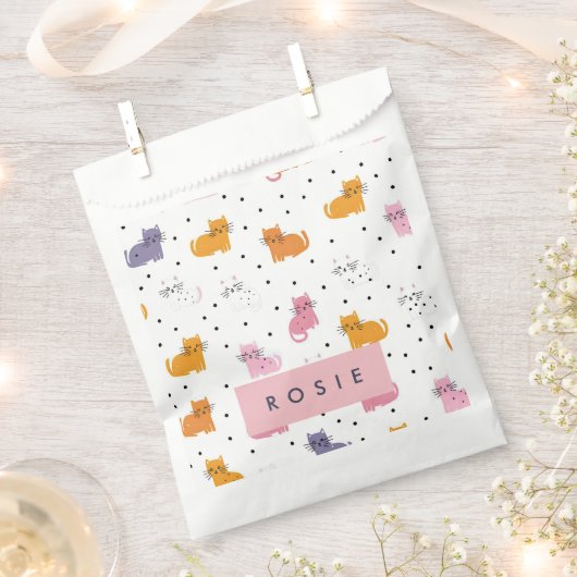 猫パーソナライズされたよくはしゃぐの水玉模様 フェイバーバッグ (クリップ留めされた状態)