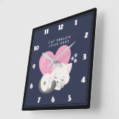 猫パーソン文字可愛い白猫が眠る スクエア壁時計 (傾斜)