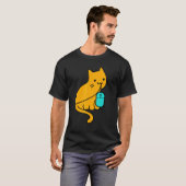 猫プログラマーゲーマーがPCゲーミングマウスを食べる Tシャツ (正面フル)