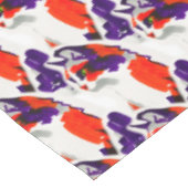 猫ポートレートはっきりした- Graphic Art Orange and Violet テーブルクロス (アングル)