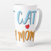 猫ママ – オプションのパーソナライズ付きかわいい猫 カフェラテマグ (右アングル)