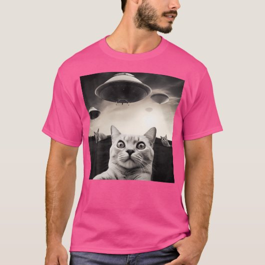 猫ミームエイリアン侵入子猫ヴィンテージソー飛んでいるス Tシャツ (正面)
