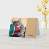 猫リラックスをモチーフにした定年後のお別れカード カード (黄色い花)